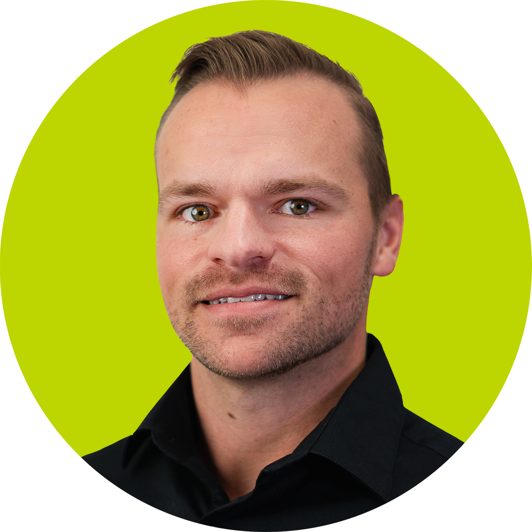 DaltonSchnase_Headshot_GreenCircle