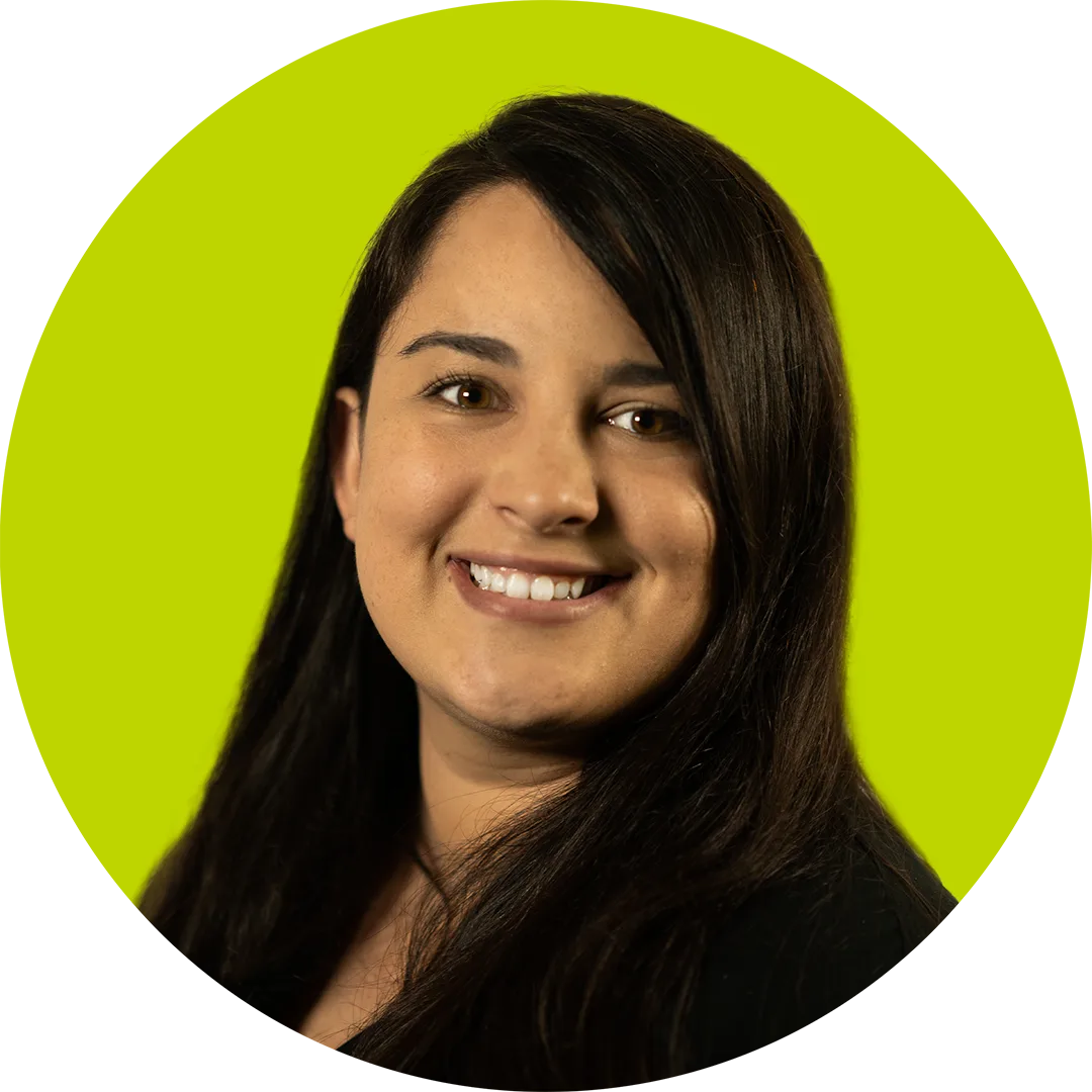 Hannah-Mort_Headshot_GreenCircle_img