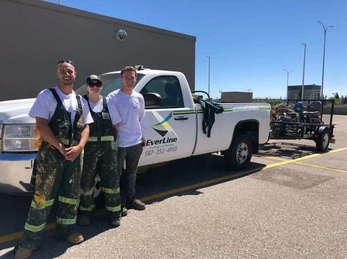 everline-Truck and workers